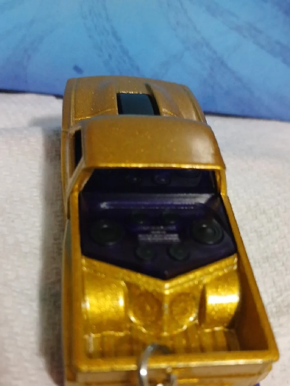 Bounce'n BASS .Gold and Purple Pickup Truck Keychain - Hot Wheels Style
